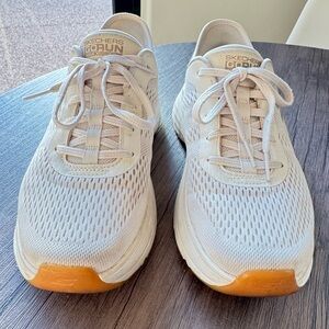 Skechers GoRun Slip-ins Ivory White and Tan Running Shoes. Women’s size 8.